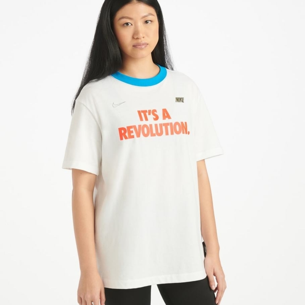 Nike It's a Revolution Boyfriend Tee